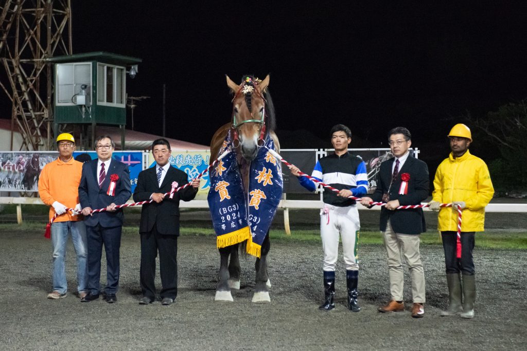 柏林賞を優勝したタカラキングダムの関係者