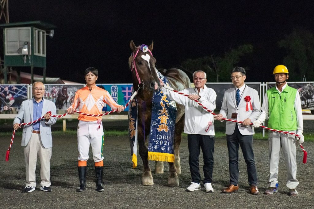 ホクセイハリアーの関係者ら