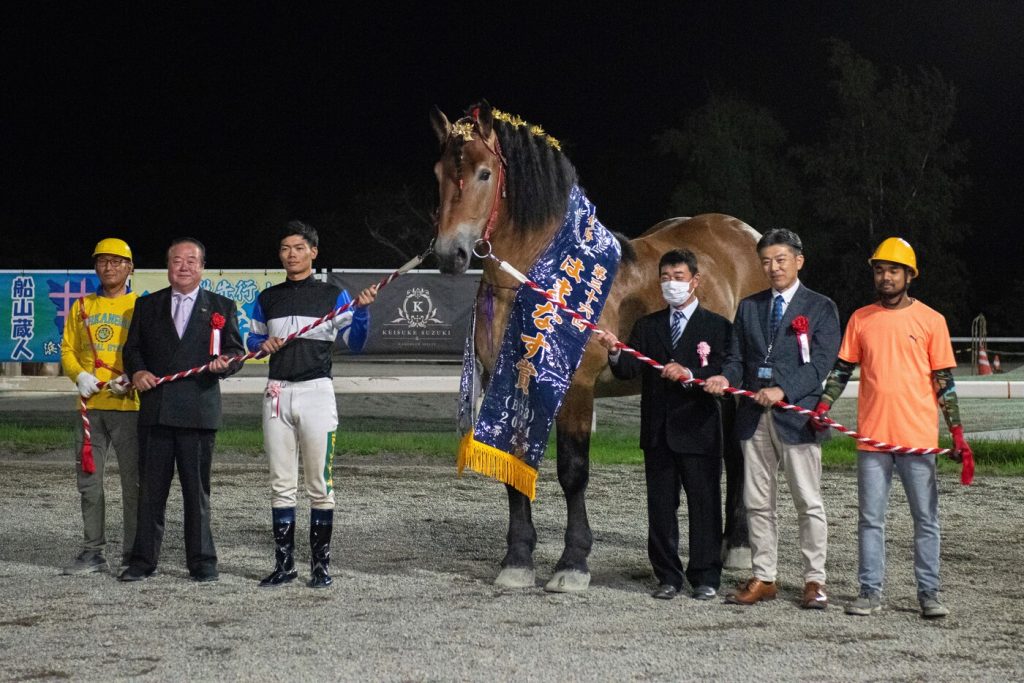 優勝したタカラキングダムの関係者