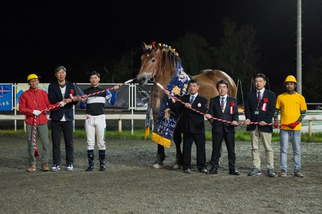 優勝したタカラキングダムの関係者