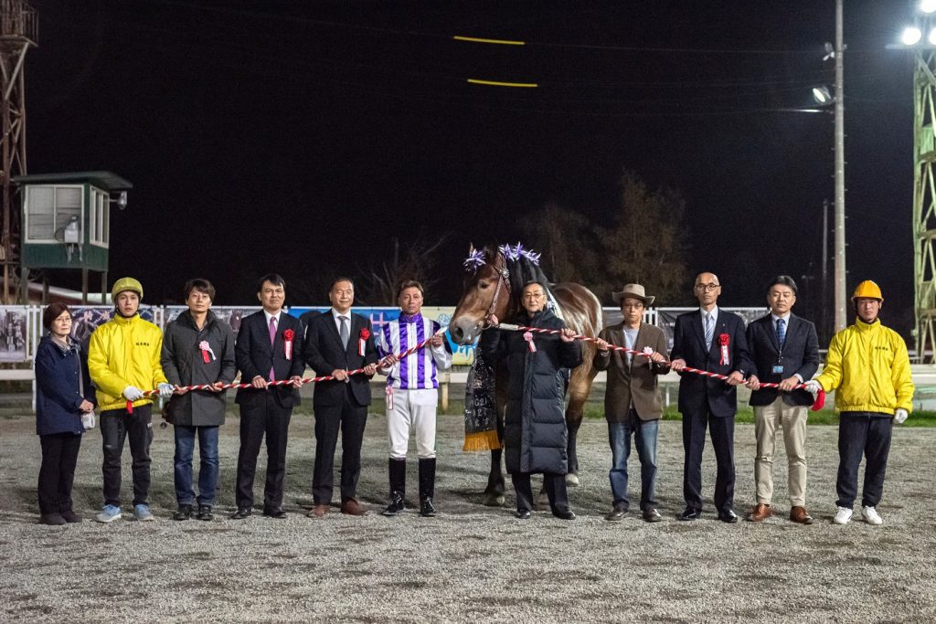 優勝したメムロボブサップの関係者