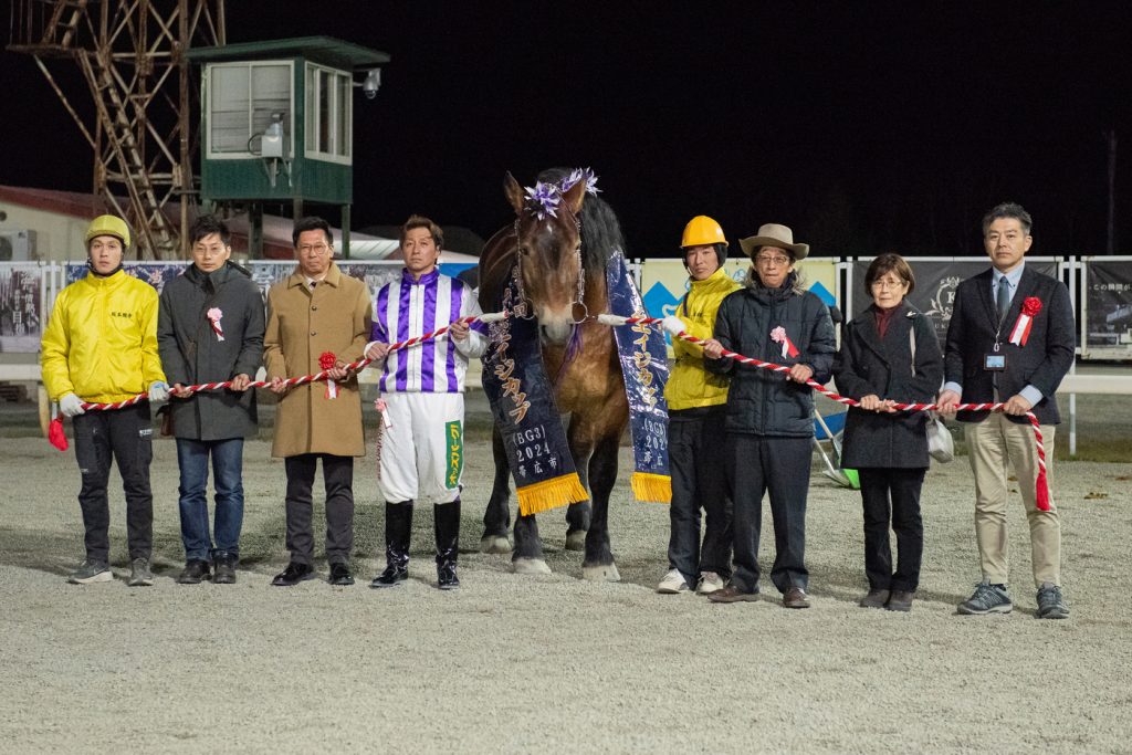 優勝したメムロボブサップの関係者