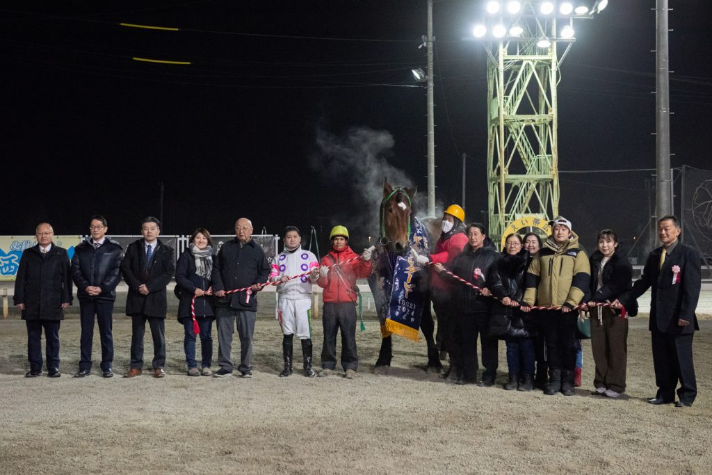 優勝したライジンサンの関係者