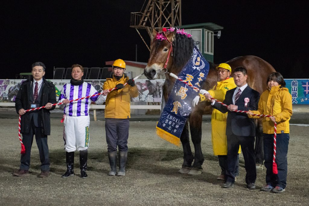 優勝したタカラキングダムの関係者