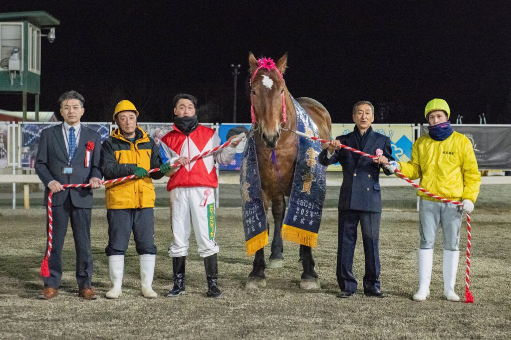 優勝したスターイチバンの関係者