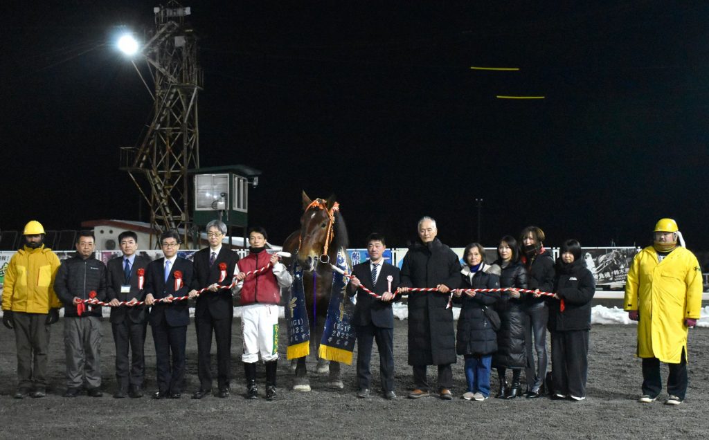 第54回ばんえいダービーを制したキョウエイエースの関係者