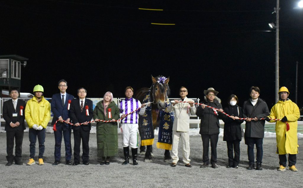 第48回帯広記念を制したメムロボブサップの関係者
